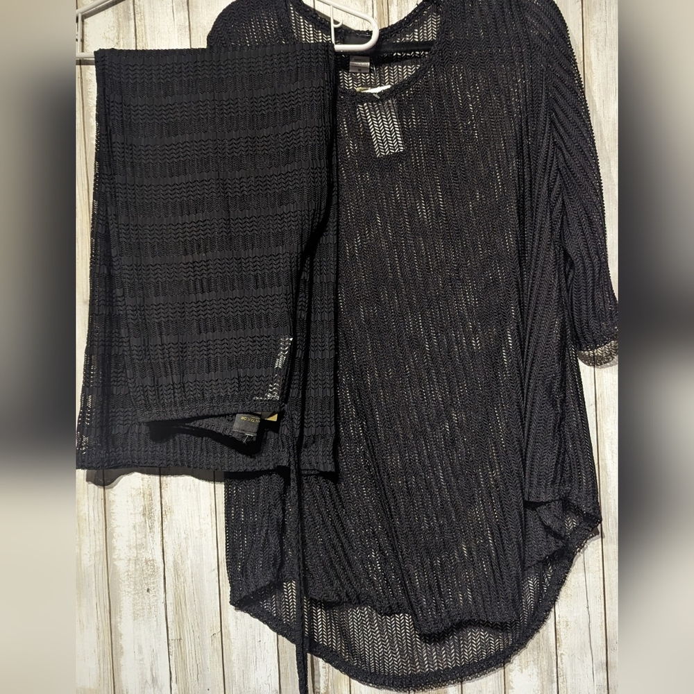 Jordan Taylor size medium swimsuit 2 piece cover up set.